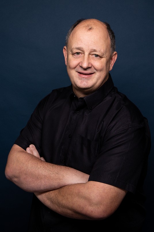 DJ-Sven ist ein Hochzeits- und Event-DJ aus NRW mit über 20 Jahren Erfahrung. Spezialisiert auf Hochzeiten, Firmenfeiern und Events mit professioneller Licht- und Tontechnik.